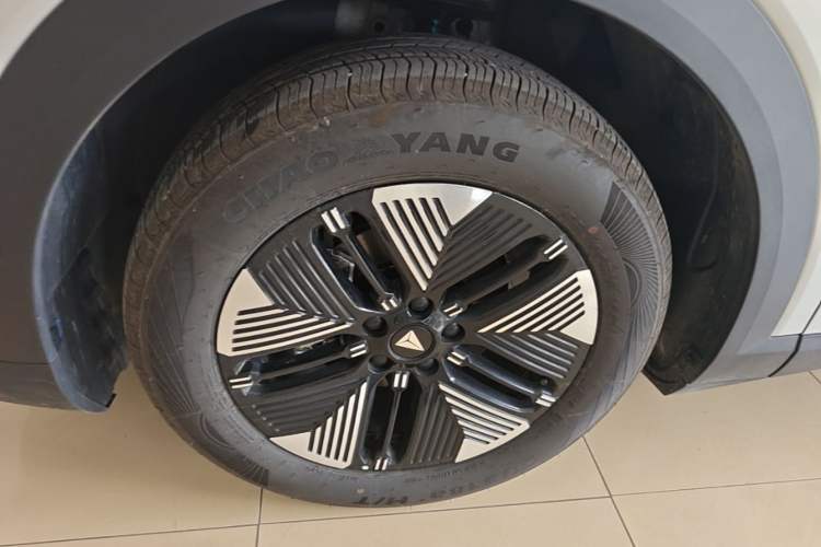 Used Deepal S05 2026 Model 520Plus Pure Electric Edition Left Front Wheel Hub