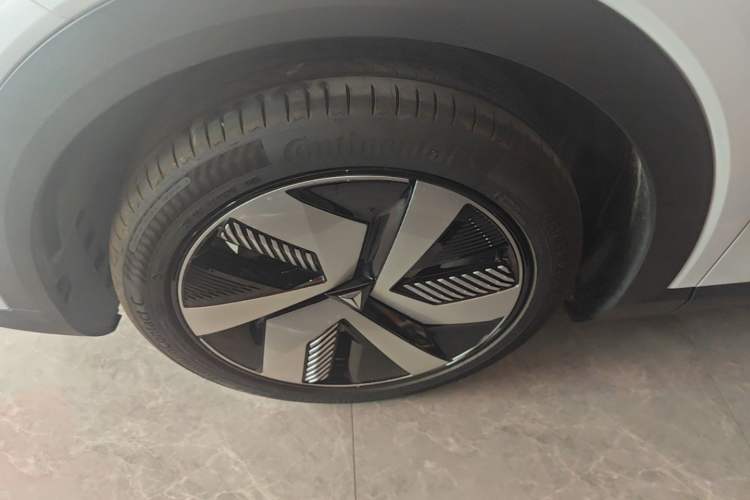 Used Deepal S05 2026 Model 620Max Pure Electric Edition Left Front Wheel Hub