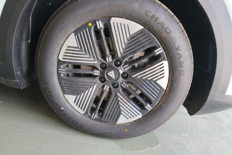 Used Deepal S05 2026 Model 620Max Pure Electric Edition Right Front Wheel Hub