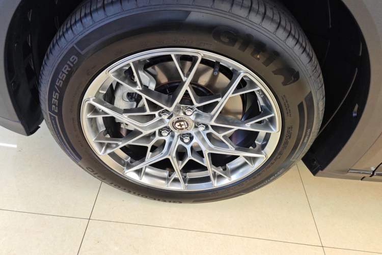 Used Deepal S07 2025 215Max Huawei Qiankun Intelligent Driving ADS SE Range-Extended Version Left Front Wheel Hub