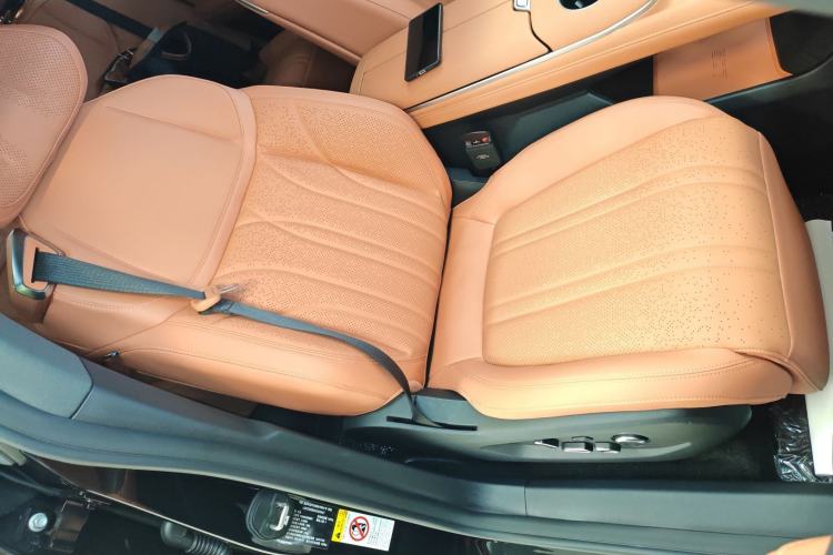 Used Deepal S07 2025 215Max Huawei Qiankun Intelligent Driving ADS SE Range-Extended Version Right Front Seat