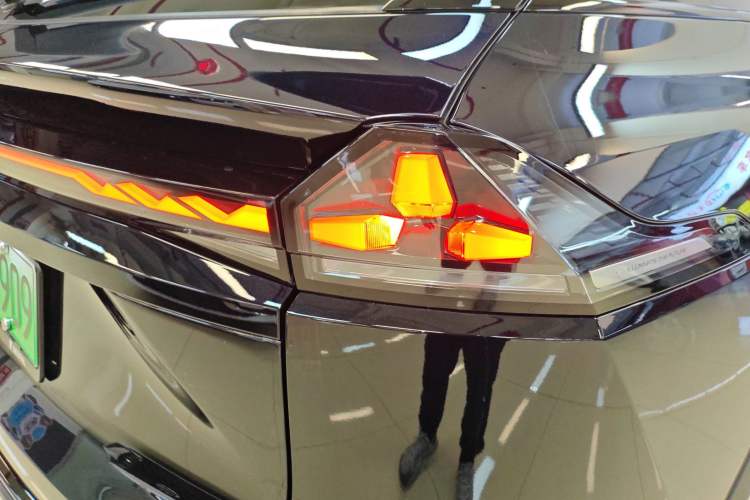 Used Deepal S07 2025 215Max Huawei Qiankun Intelligent Driving ADS SE Range-Extended Version Right Rear Taillight