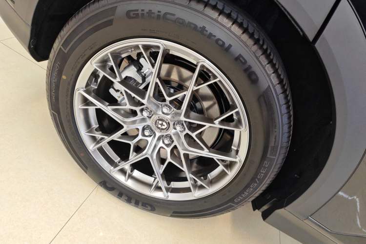 Used Deepal S07 2025 215Max Huawei Qiankun Intelligent Driving ADS SE Range-Extended Version Right Rear Wheel Hub