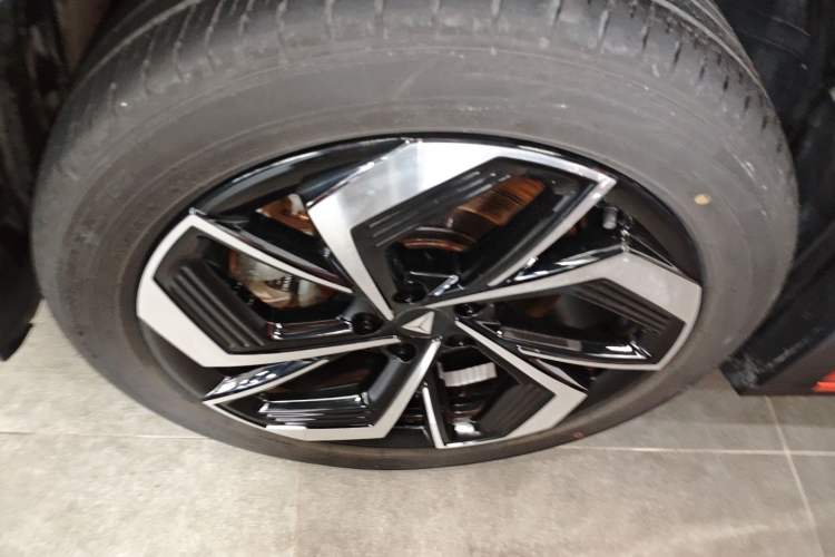 Used Deepal S07 2024 215Max Qiankun Intelligent Driving ADS SE Range-Extended Version Left Front Wheel Hub