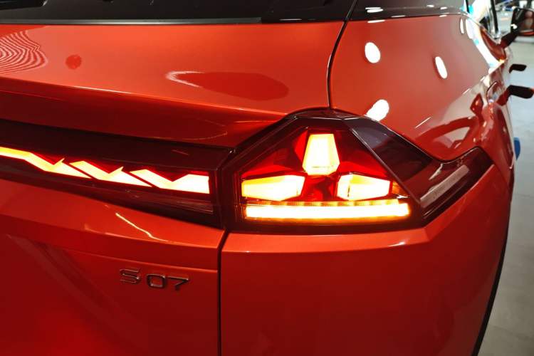 Used Deepal S07 2024 215Max Qiankun Intelligent Driving ADS SE Range-Extended Version Right Rear Taillight