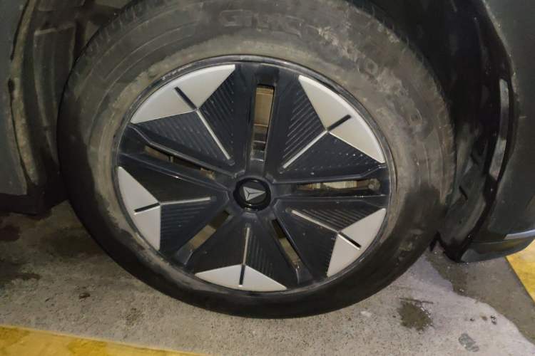 Used Deepal S07 2023 520Max Pure Electric Version Right Front Wheel Hub