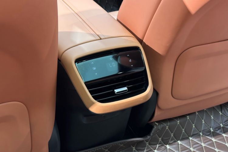 Used Deepal S07 2023 200Max Range-Extended Version Interior 4