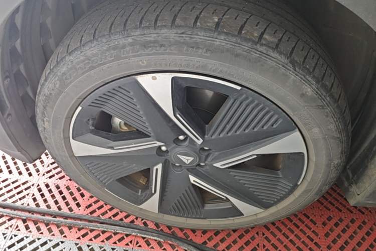 Used Deepal S07 2023 520Max Pure Electric Version Left Front Wheel Hub