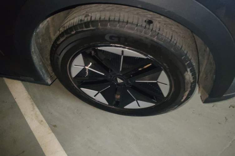 Used Deepal S07 2023 520Max Pure Electric Version Right Front Wheel Hub