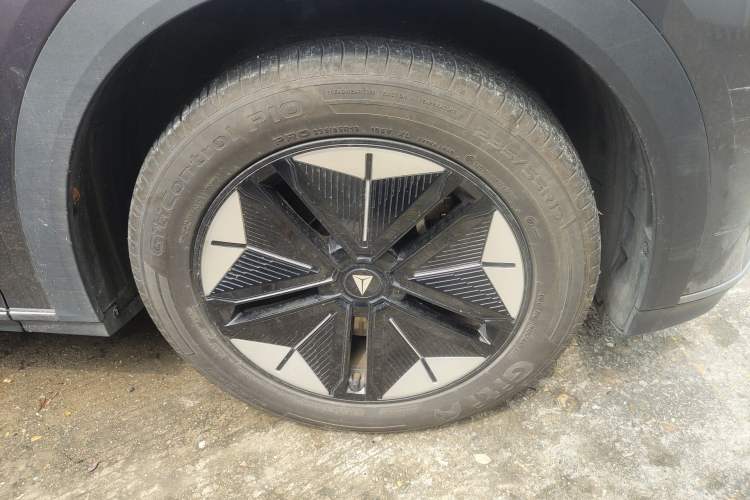 Used Deepal S07 2023 520Max Pure Electric Version Right Front Wheel Hub