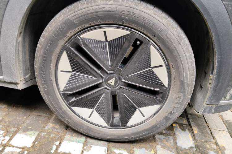 Used Deepal S07 2023 200Max Range-Extended Version Right Front Wheel Hub