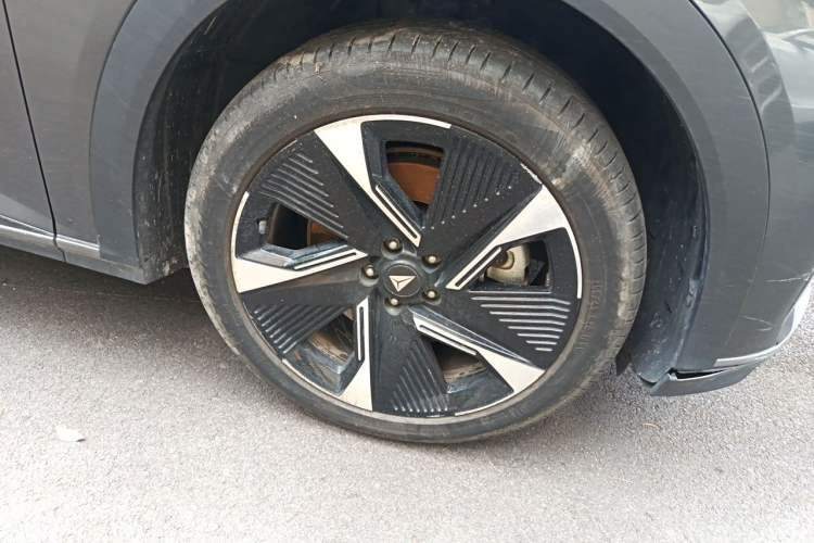 Used Deepal S07 2023 620Max Pure Electric Version Right Front Wheel Hub