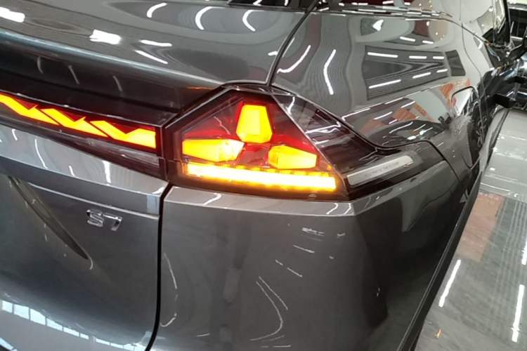 Used Deepal S07 2023 200Max Range-Extended Version Right Rear Taillight