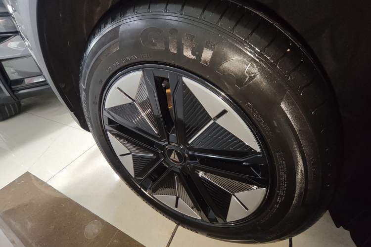 Used Deepal S07 2023 200Max Range-Extended Version Right Rear Wheel Hub