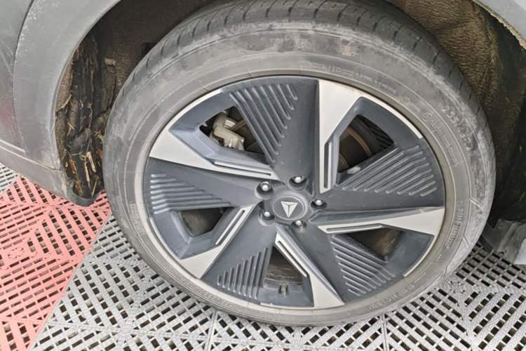Used Deepal S07 2023 520Max Pure Electric Version Right Rear Wheel Hub