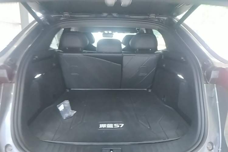Used Deepal S07 2023 200Max Range-Extended Version Trunk