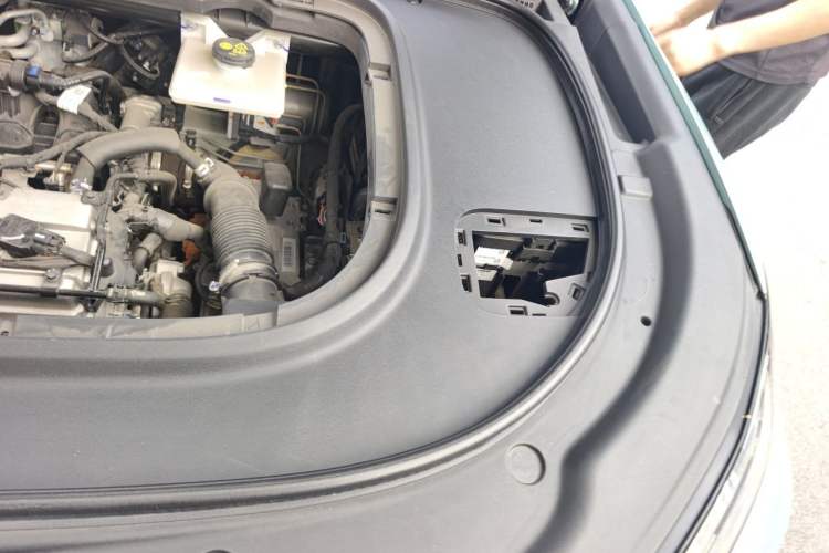 Used Deepal S07 2023 200Max Range-Extended Version Engine Bay Left