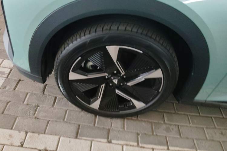 Used Deepal S07 2023 620Max Pure Electric Version Left Front Wheel Hub