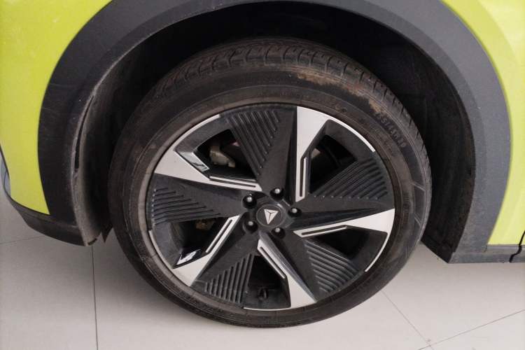 Used Deepal S07 2023 620Max Pure Electric Version Left Front Wheel Hub