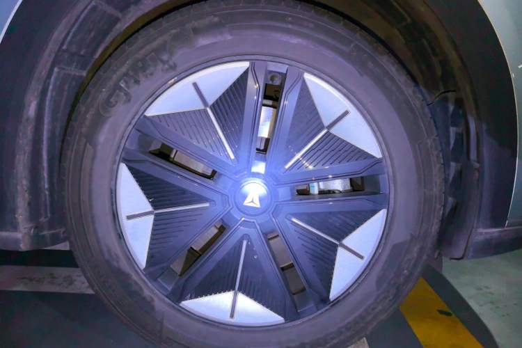 Used Deepal S07 2023 200Max Range-Extended Version Right Front Wheel Hub