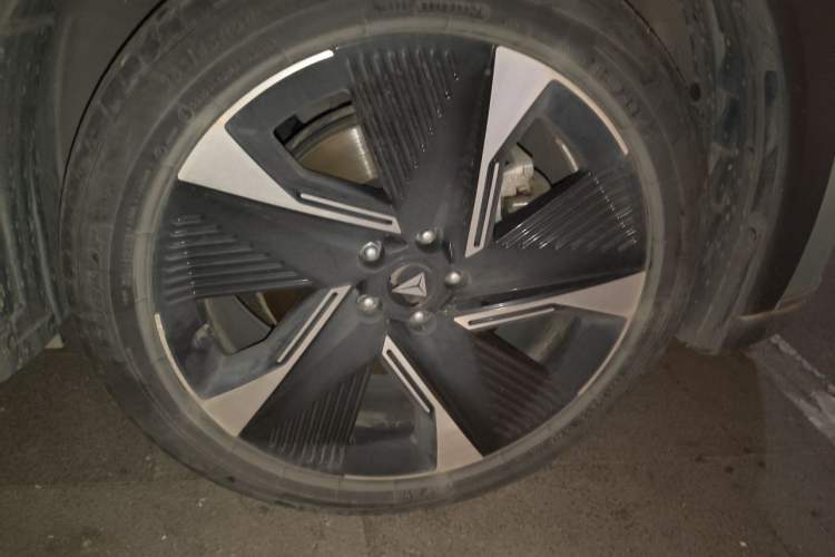 Used Deepal S07 2023 520Max Pure Electric Version Right Front Wheel Hub