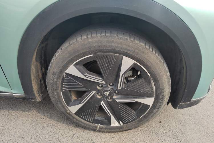 Used Deepal S07 2023 520Max Pure Electric Version Right Front Wheel Hub