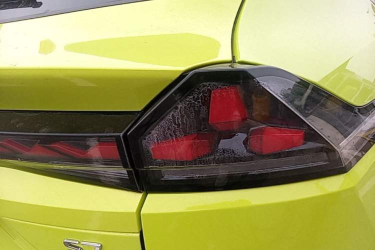 Used Deepal S07 2023 520Max Pure Electric Version Right Rear Taillight