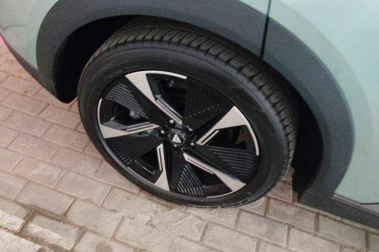 Used Deepal S07 2023 620Max Pure Electric Version Right Rear Wheel Hub