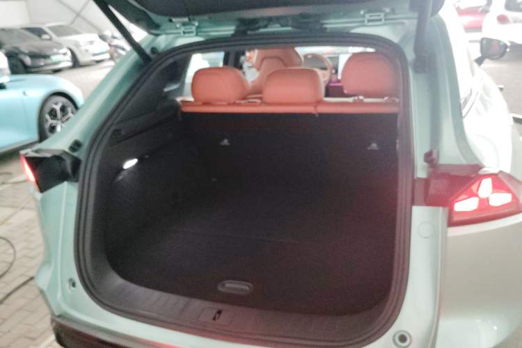 Used Deepal S07 2023 620Max Pure Electric Version Trunk