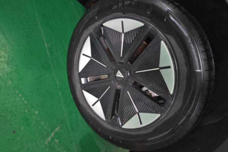 Used Deepal S07 2023 200Max Range-Extended Version Right Front Wheel Hub