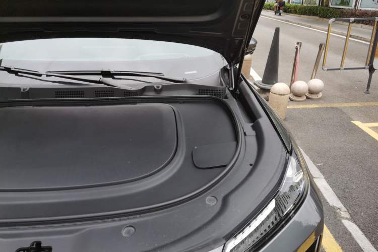 Used Deepal S07 2023 200Max Range-Extended Version Engine Bay Left