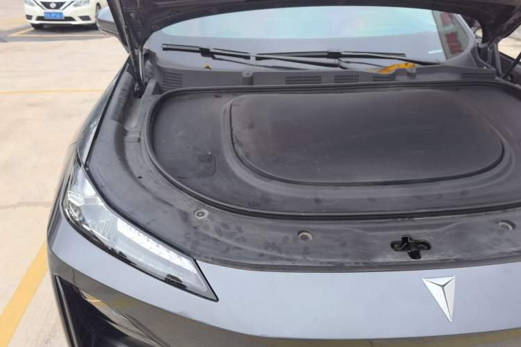 Used Deepal S07 2023 200Max Range-Extended Version Engine Bay Right