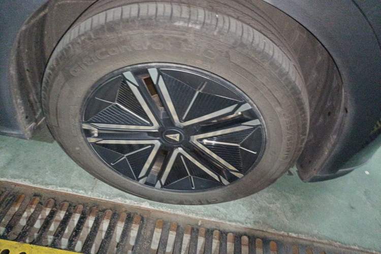 Used Deepal S07 2023 200Max Range-Extended Version Right Front Wheel Hub