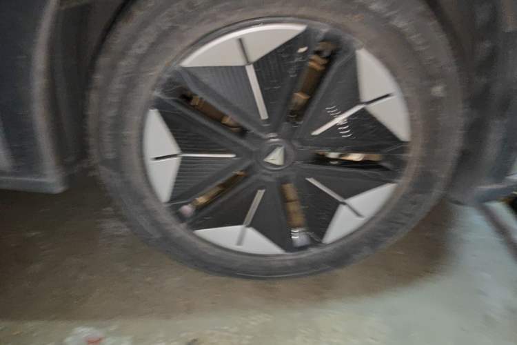 Used Deepal S07 2023 S7i 200Max Extended-Range Model Right Front Wheel Hub
