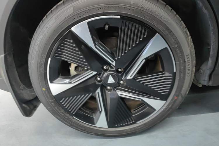 Used Deepal S07 2023 S7i 200Max Extended-Range Model Right Rear Wheel Hub