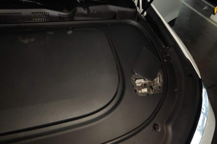 Used Deepal S07 2023 200Max Range-Extended Version Engine Bay Left