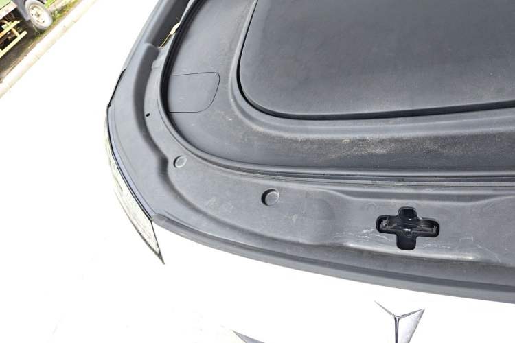 Used Deepal S07 2023 200Max Range-Extended Version Engine Bay Right