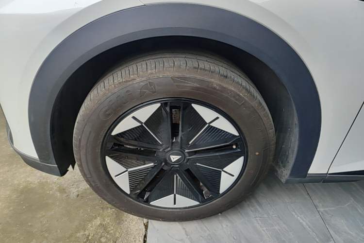 Used Deepal S07 2023 520Max Pure Electric Version Left Front Wheel Hub