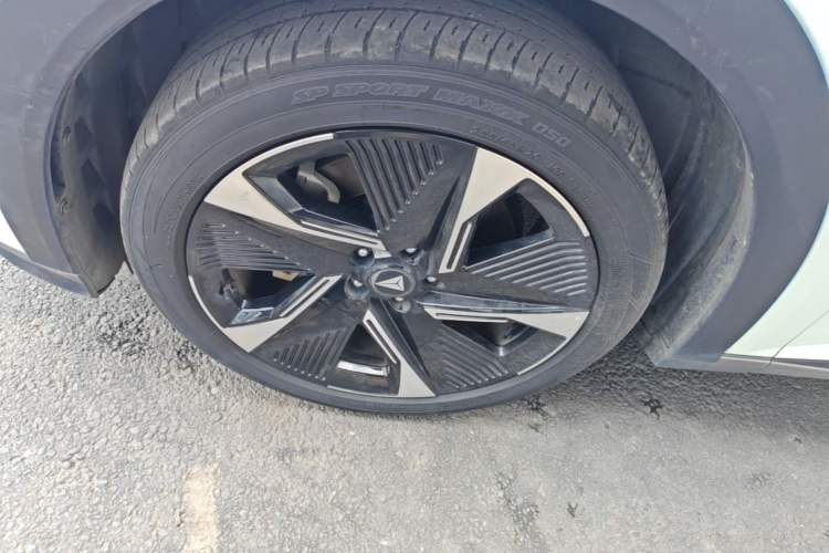 Used Deepal S07 2023 620Max Pure Electric Version Left Front Wheel Hub