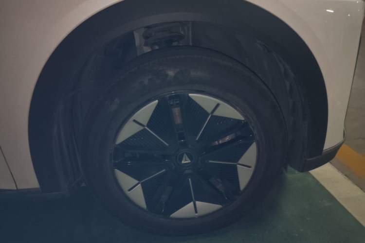 Used Deepal S07 2023 200Max Range-Extended Version Right Front Wheel Hub
