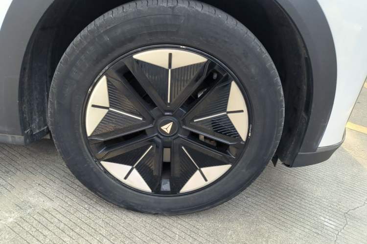 Used Deepal S07 2023 520Max Pure Electric Version Right Front Wheel Hub