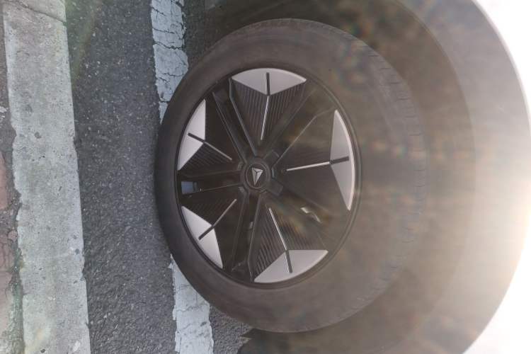 Used Deepal S07 2023 200Max Range-Extended Version Right Front Wheel Hub