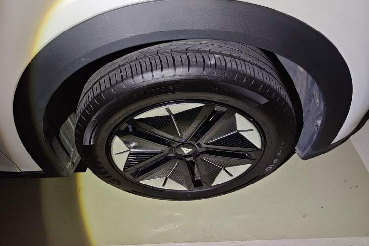 Used Deepal S07 2023 200Max Range-Extended Version Right Front Wheel Hub