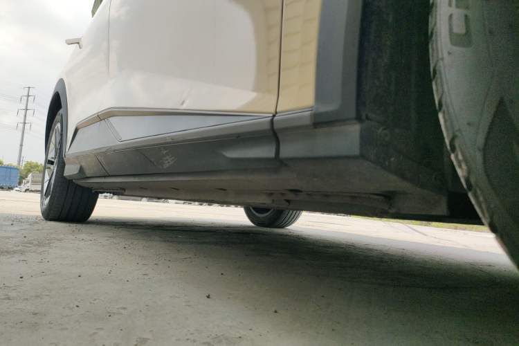 Used Deepal S07 2023 S7i 620Max All-Electric Version Right Side Sill