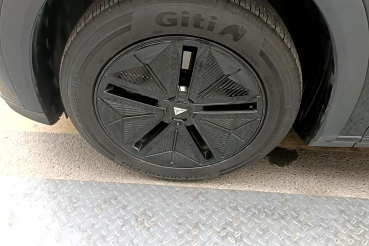 Used Deepal S07 2024 285Max Qiankun Intelligent Driving ADS SE Range-Extended Version Left Front Wheel Hub