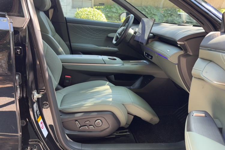 Used Deepal S07 2024 215Max Range-Extended Version Right Front Seat