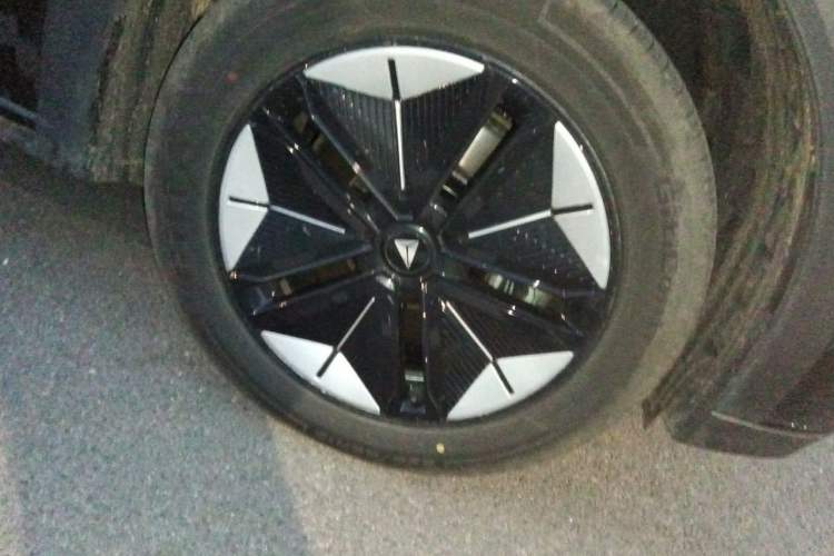 Used Deepal S07 2024 125Pro Range-Extended Version Right Front Wheel Hub