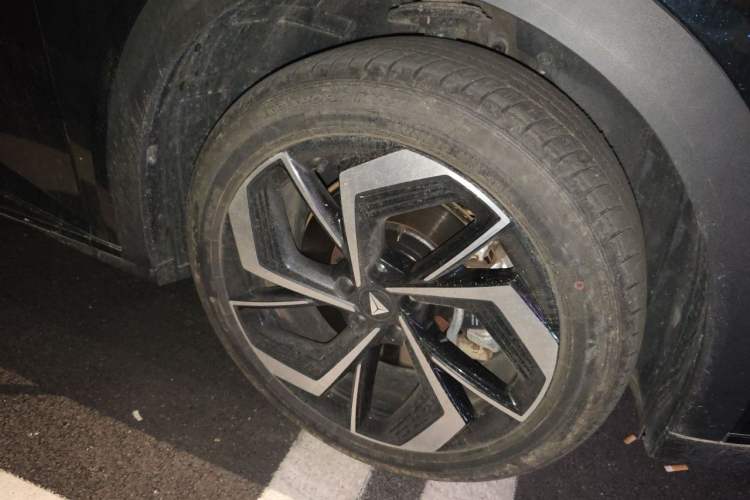 Used Deepal S07 2024 215Max Qiankun Intelligent Driving ADS SE Range-Extended Version Right Front Wheel Hub