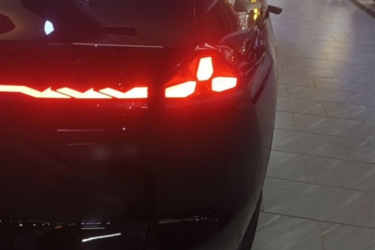 Used Deepal S07 2024 215Max Qiankun Intelligent Driving ADS SE Range-Extended Version Right Rear Taillight