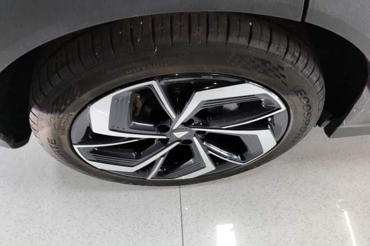 Used Deepal S07 2024 215Max Range-Extended Version Right Rear Wheel Hub